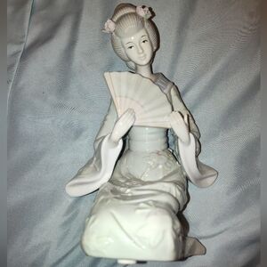 KPM Porcelain Beautiful Japanese Geisha (1983) 8” Figurine (Arnart Imports